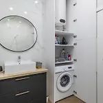 Апартаменты Prime Location, Bright & Cozy