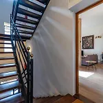 Prime Location, Bright & Cozy Апартаменты *