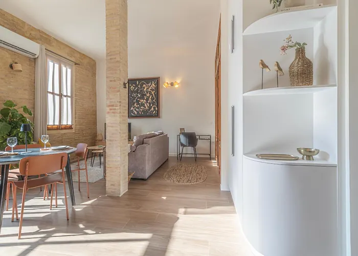 Prime Location, Bright & Cozy Appartement