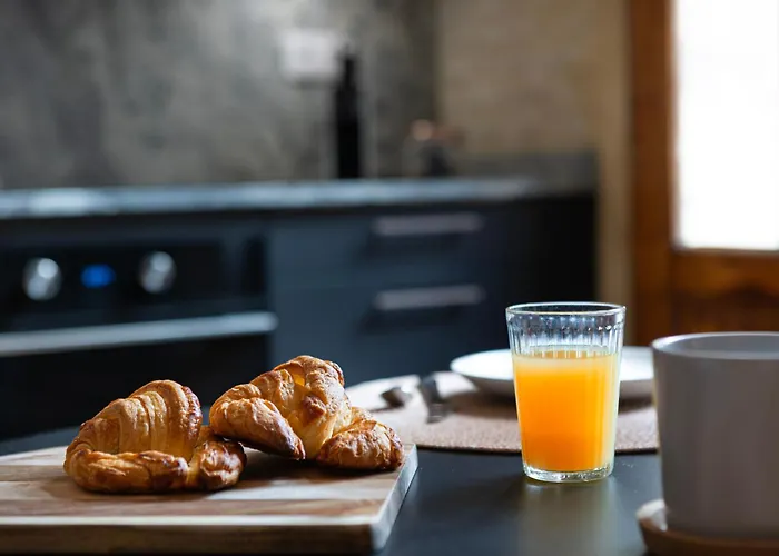 Prime Location, Bright & Cozy Appartement